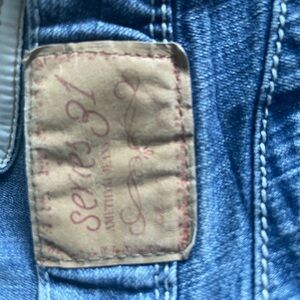 Women’s Series 31 Amethyst Jeans 
Size 22